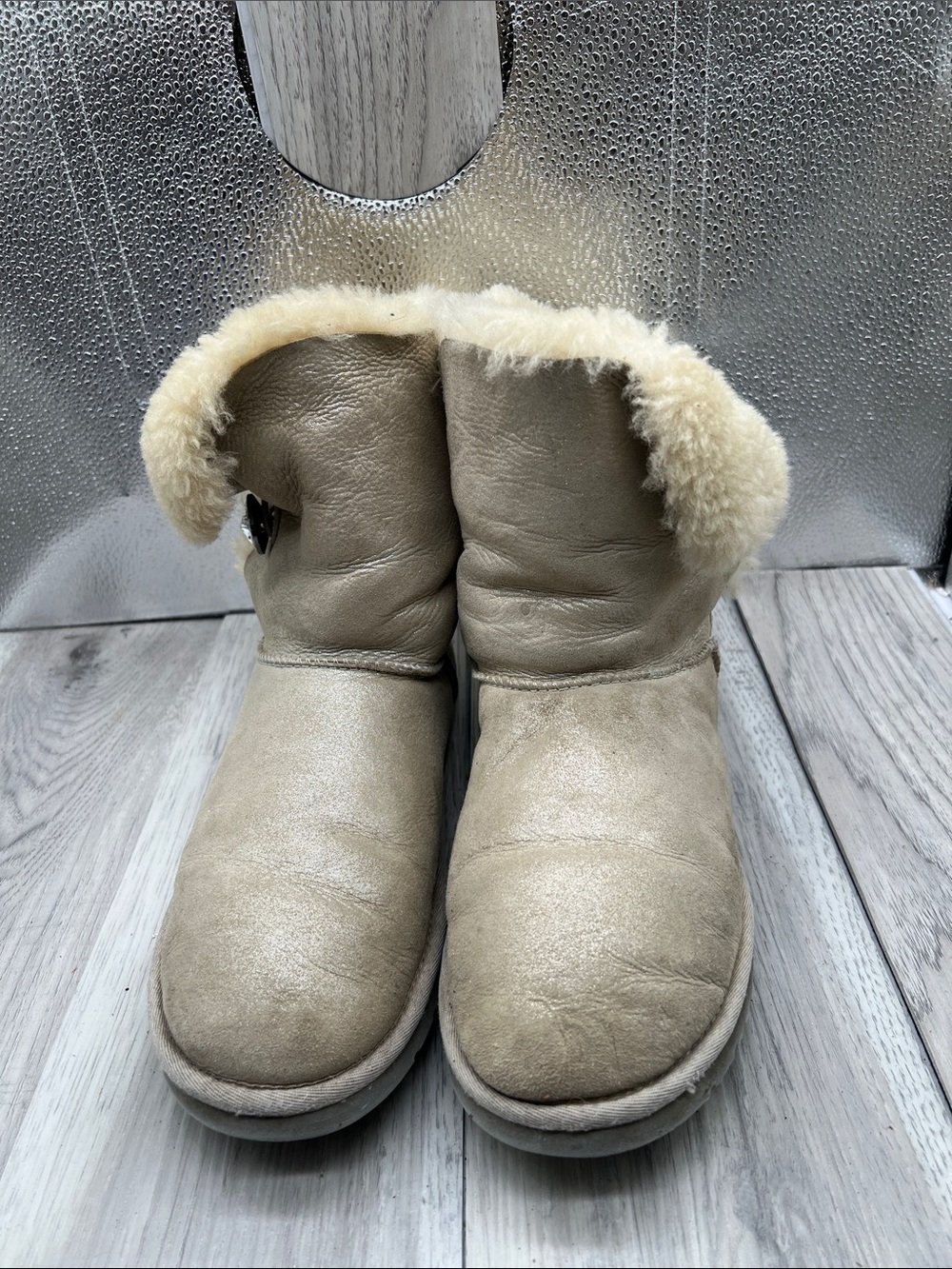 Ugg Australia Women Bailey I Do Wedding Bridal Short Sheepskin Boots shoes sz 9
